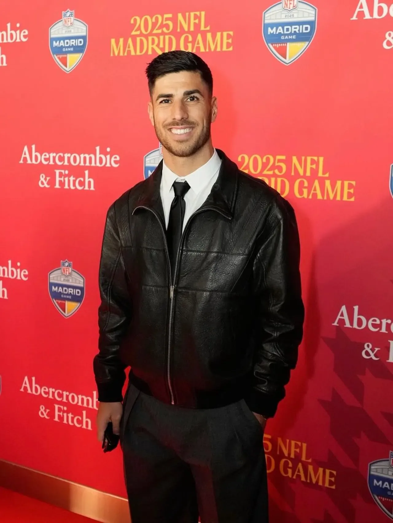 Marco Asensio, Bernabéu'da NFL Heyecanına Ortak Oldu Marco Asensio, Bernabéu'da NFL Heyecanına Ortak Oldu