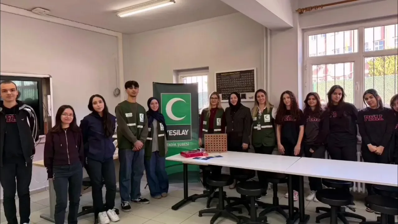 Pendik'te Liselilere Yönelik Oyun Terapisi ile Bağımlılıkla Mücadele Farkındalığı Pendik'te Liselilere Yönelik Oyun Terapisi ile Bağımlılıkla Mücadele Farkındalığı