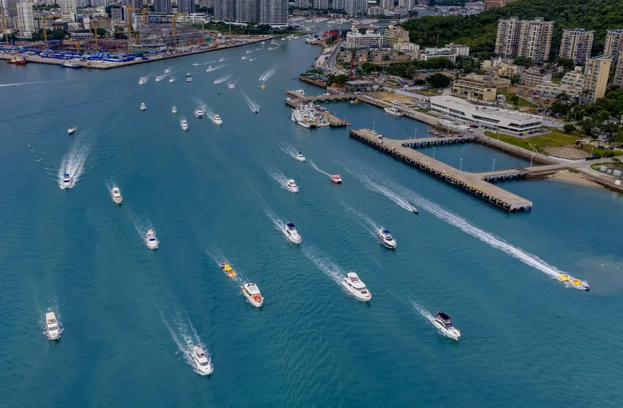Hainan'ın Sahil Yolunda Keşif Dolu Bir Yolculuk Hainan'ın Sahil Yolunda Keşif Dolu Bir Yolculuk