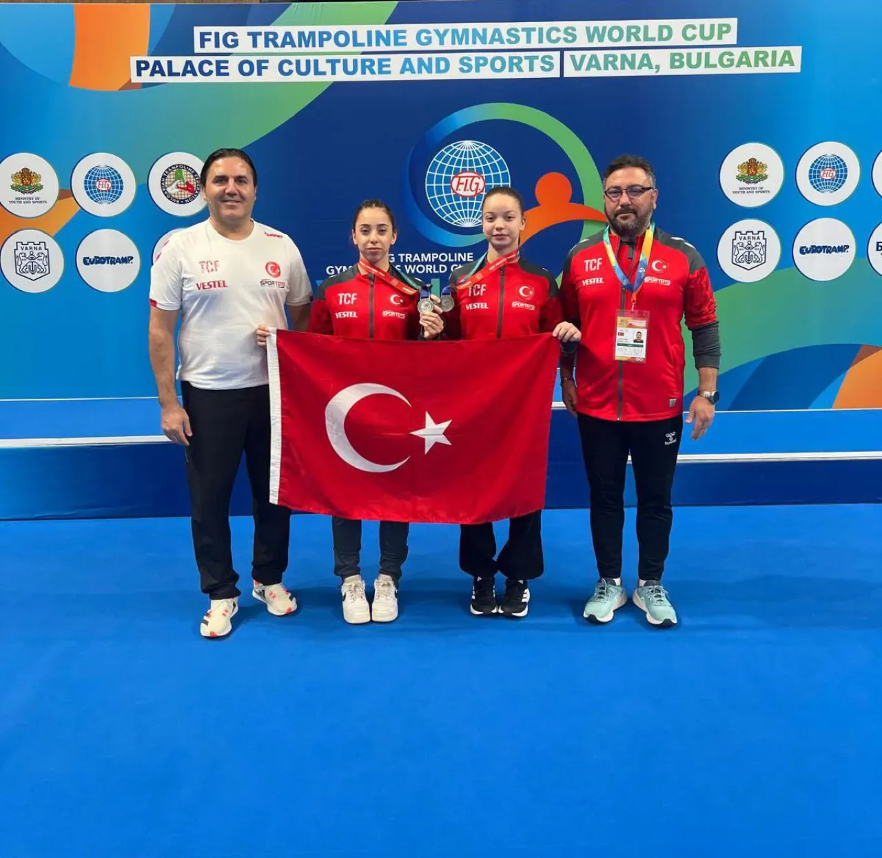 Milli Sporcularımız Gençler Dünya Şampiyonası'nda İkinci Oldu Milli Sporcularımız Gençler Dünya Şampiyonası'nda İkinci Oldu