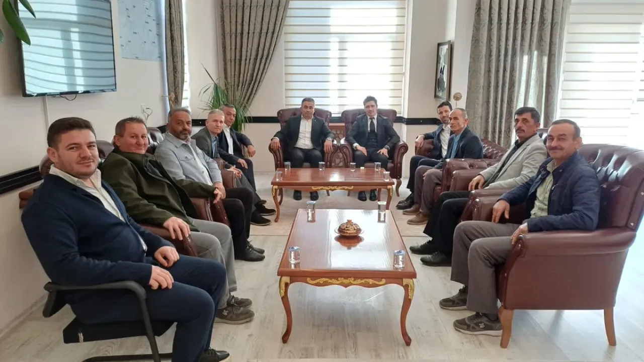 Büyükorhan'da Kaymakam Sakızcı'dan Yeni AK Parti İlçe Başkanı'na Ziyaret Büyükorhan'da Kaymakam Sakızcı'dan Yeni AK Parti İlçe Başkanı'na Ziyaret