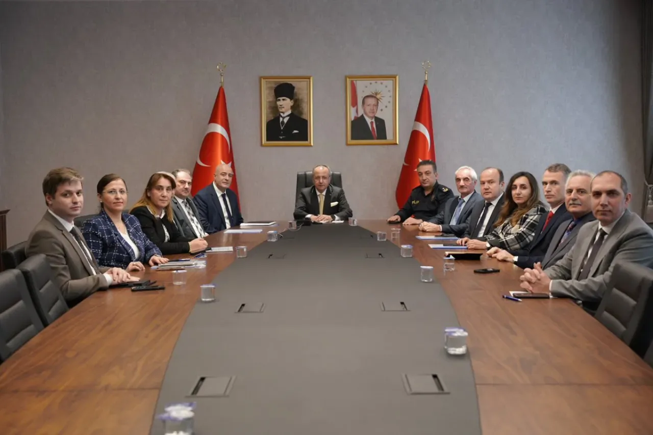Ümraniye'de Kamu Hizmetlerinin Etkinliği Masaya Yatırıldı Ümraniye'de Kamu Hizmetlerinin Etkinliği Masaya Yatırıldı