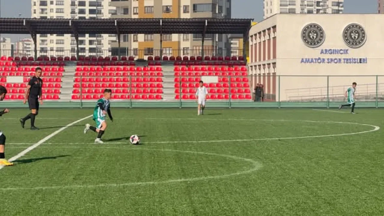 Kayseri'de Okul Sporları Yıldızlar İl Birinciliği Müsabakaları Başladı Kayseri'de Okul Sporları Yıldızlar İl Birinciliği Müsabakaları Başladı