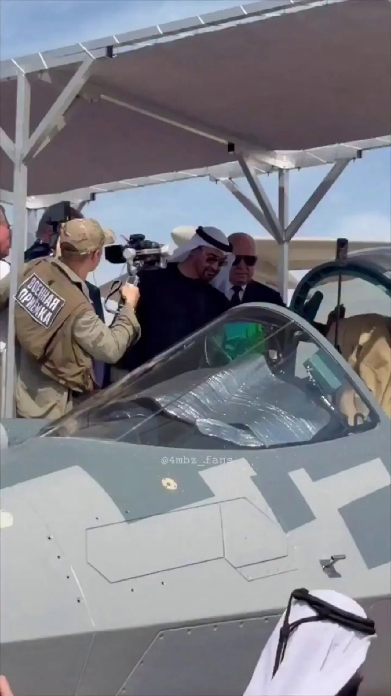BAE Devlet Başkanı Muhammed bin Zayed, Dubai Airshow 2025'te Rus Yapımı Su-57 Savaş Uçağını İnceledi BAE Devlet Başkanı Muhammed bin Zayed, Dubai Airshow 2025'te Rus Yapımı Su-57 Savaş Uçağını İnceledi