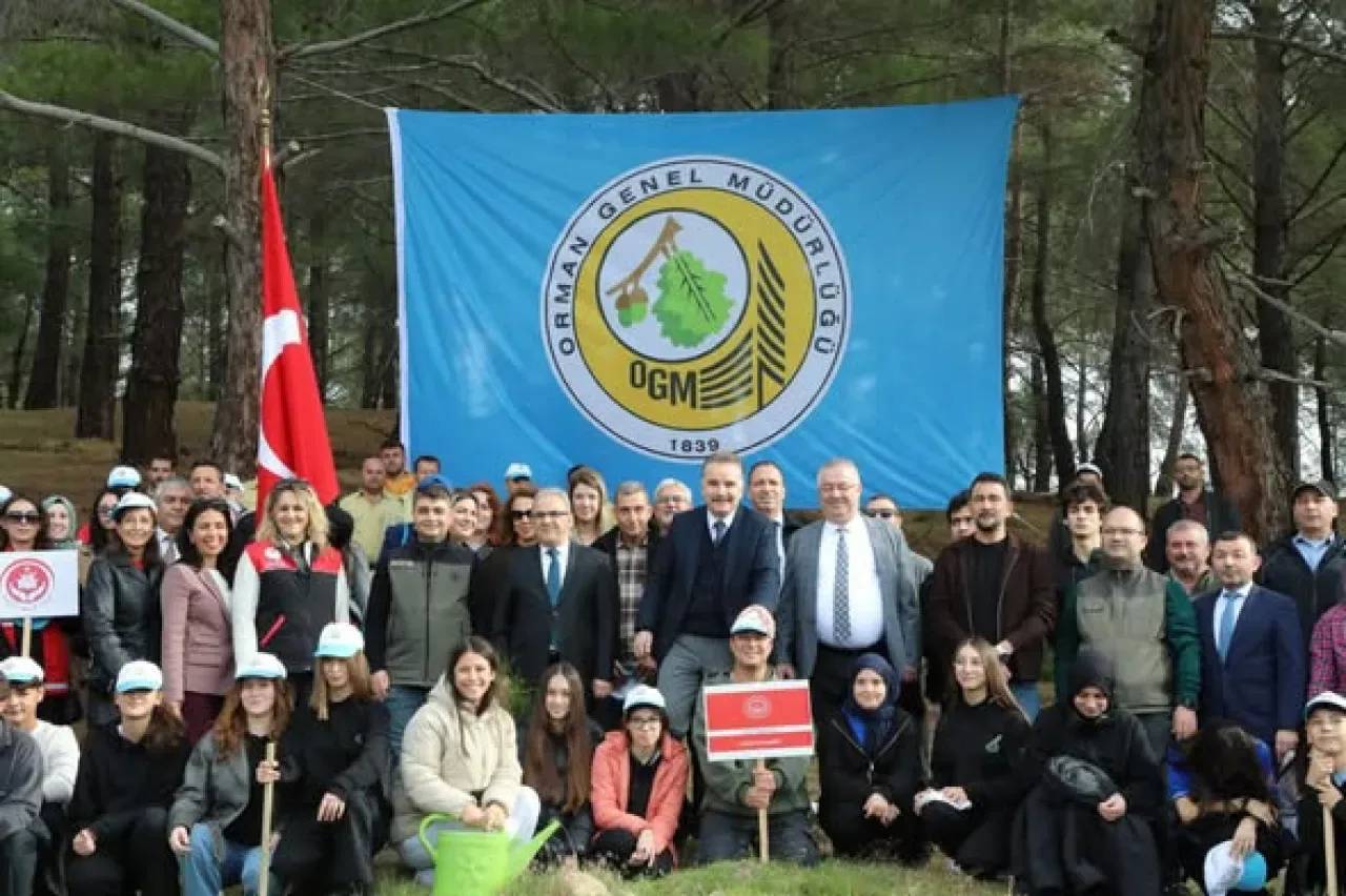 Edremit'te 11 Kasım Fidan Dikim Etkinliği Gerçekleştirildi Edremit'te 11 Kasım Fidan Dikim Etkinliği Gerçekleştirildi