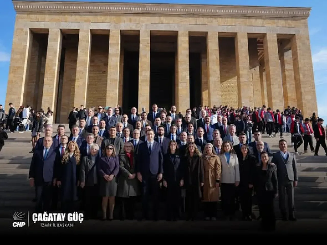 CHP İzmir İl Yöneticileri Anıtkabir'i Ziyaret Etti CHP İzmir İl Yöneticileri Anıtkabir'i Ziyaret Etti