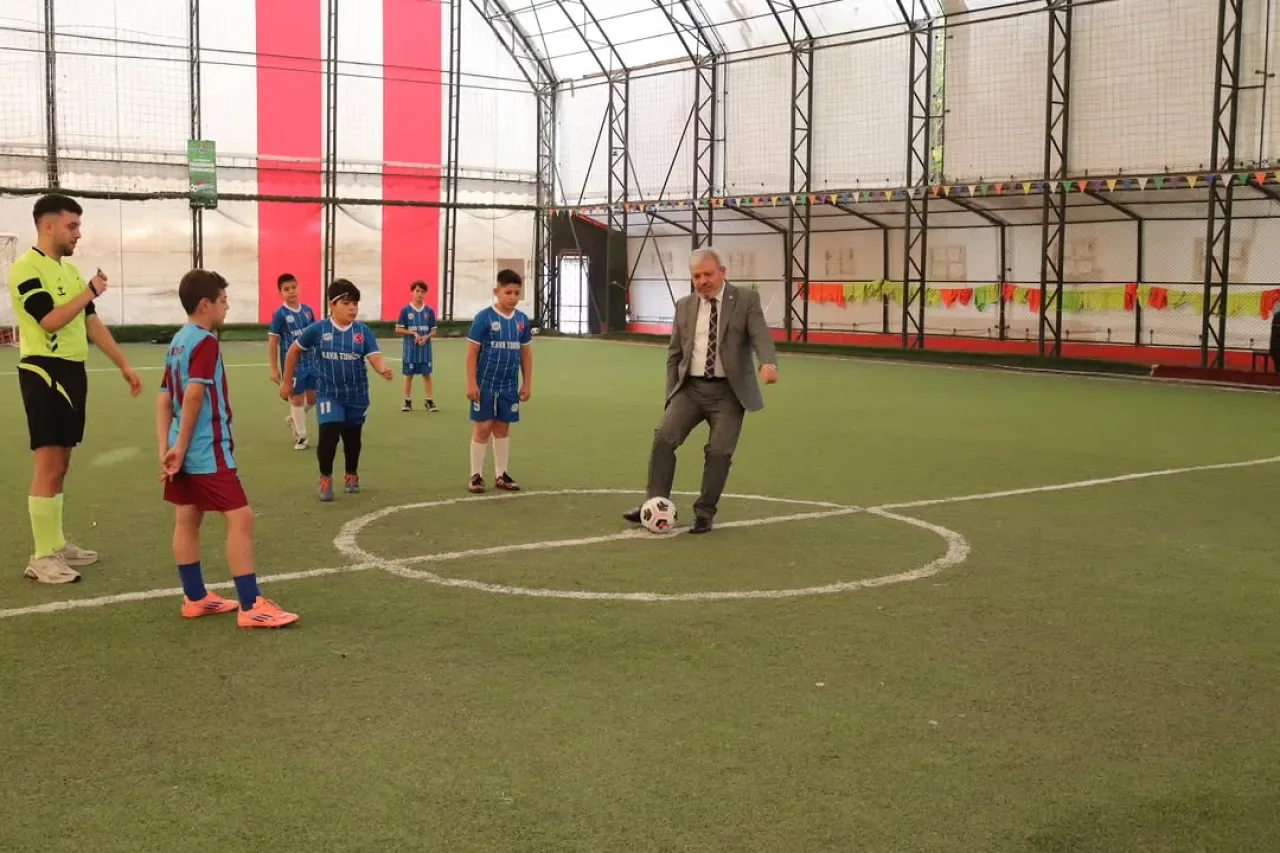 Ogün Temizkanoğlu İlkokullar Arası Futbol Turnuvası Sultanbeyli'de Başladı Ogün Temizkanoğlu İlkokullar Arası Futbol Turnuvası Sultanbeyli'de Başladı