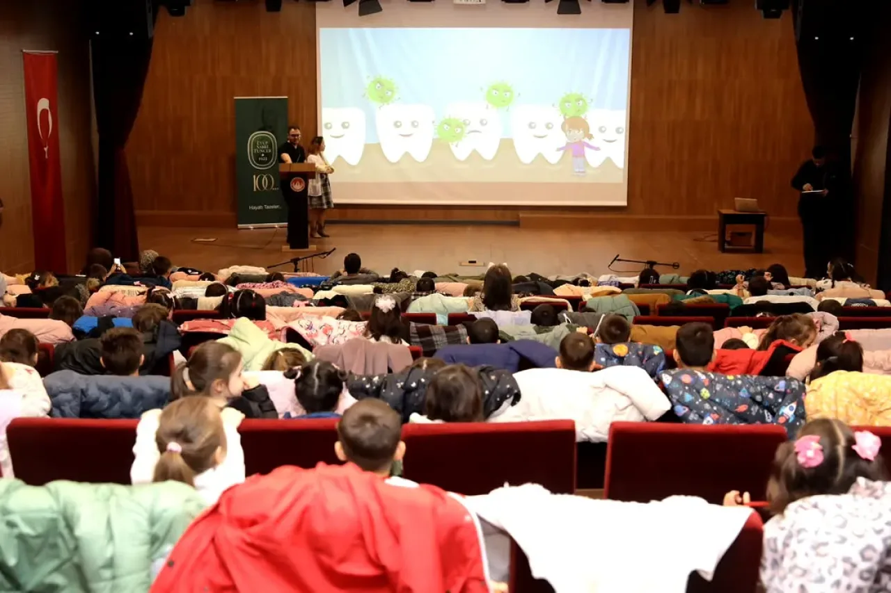 Polatlı'da Minik Öğrencilere Ağız ve Diş Sağlığı Eğitimi Polatlı'da Minik Öğrencilere Ağız ve Diş Sağlığı Eğitimi