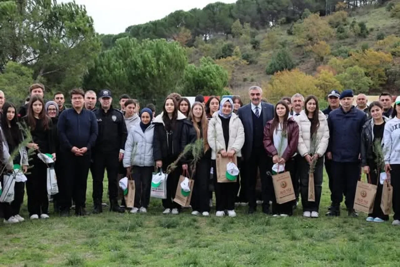 Balya'da Geleceğe Nefes Olmak İçin Fidanlar Toprakla Buluştu Balya'da Geleceğe Nefes Olmak İçin Fidanlar Toprakla Buluştu