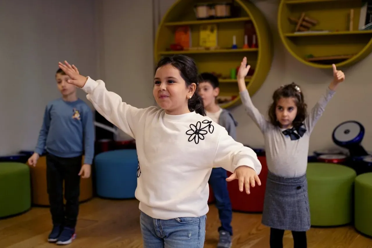 Ara Tatilde Çocuklar Sanatla İç İçe Ara Tatilde Çocuklar Sanatla İç İçe