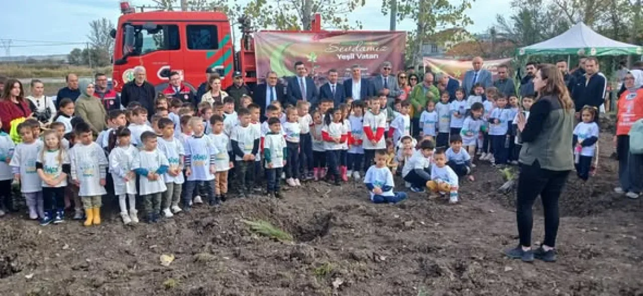 Mustafakemalpaşa'da 11 Kasım Milli Ağaçlandırma Günü'nde Fidan Dikim Etkinliği Düzenlendi Mustafakemalpaşa'da 11 Kasım Milli Ağaçlandırma Günü'nde Fidan Dikim Etkinliği Düzenlendi