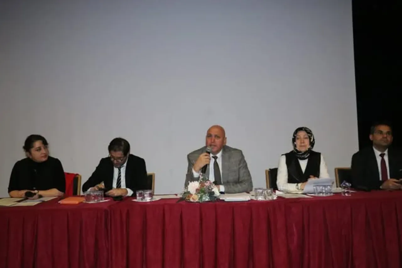 Başakşehir'de Okul Müdürleri ile Eğitim Değerlendirme Toplantısı Yapıldı Başakşehir'de Okul Müdürleri ile Eğitim Değerlendirme Toplantısı Yapıldı