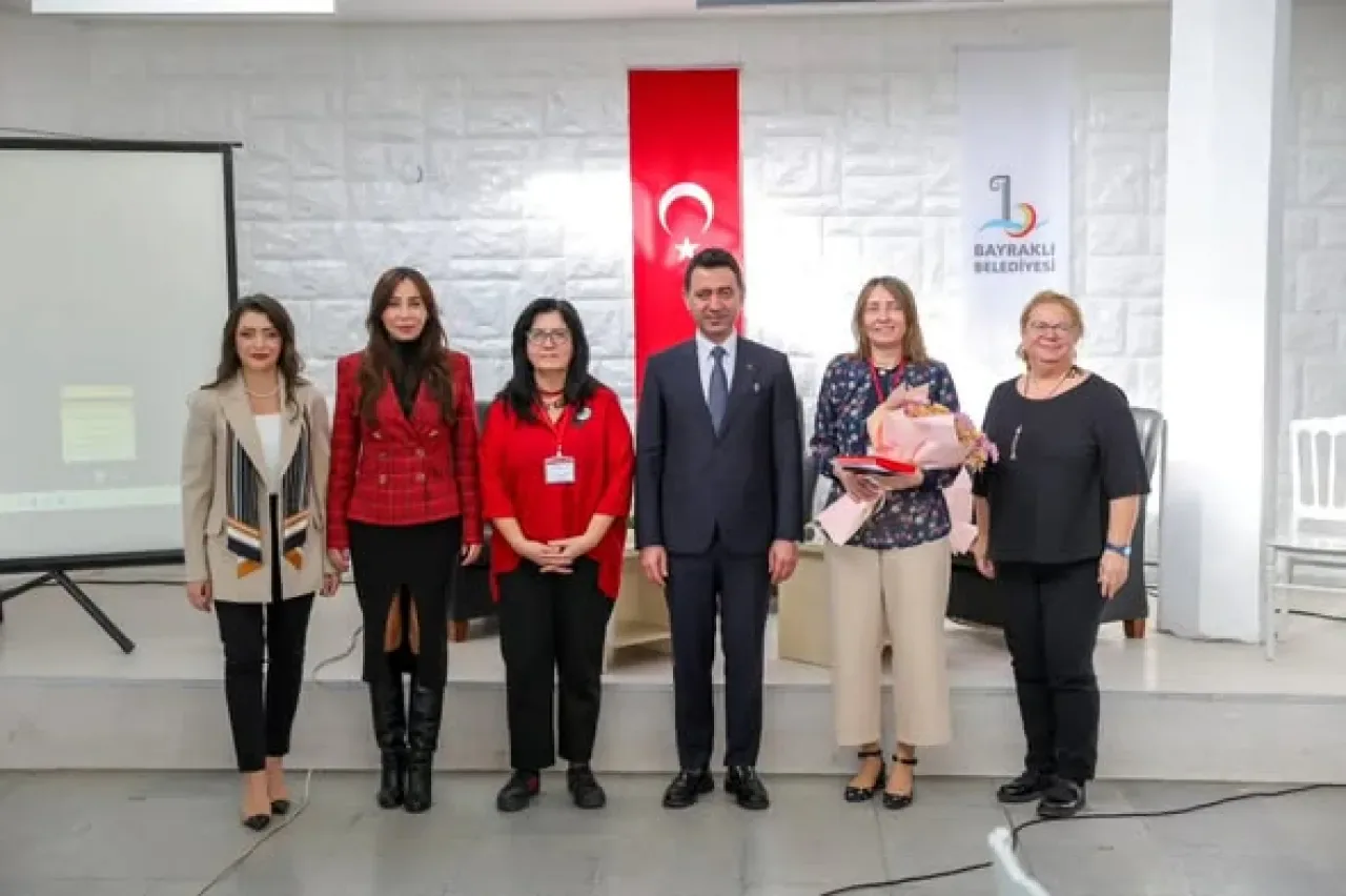 Bayraklı'da Kadına Yönelik Şiddetle Mücadele Çalıştayı Düzenlendi Bayraklı'da Kadına Yönelik Şiddetle Mücadele Çalıştayı Düzenlendi