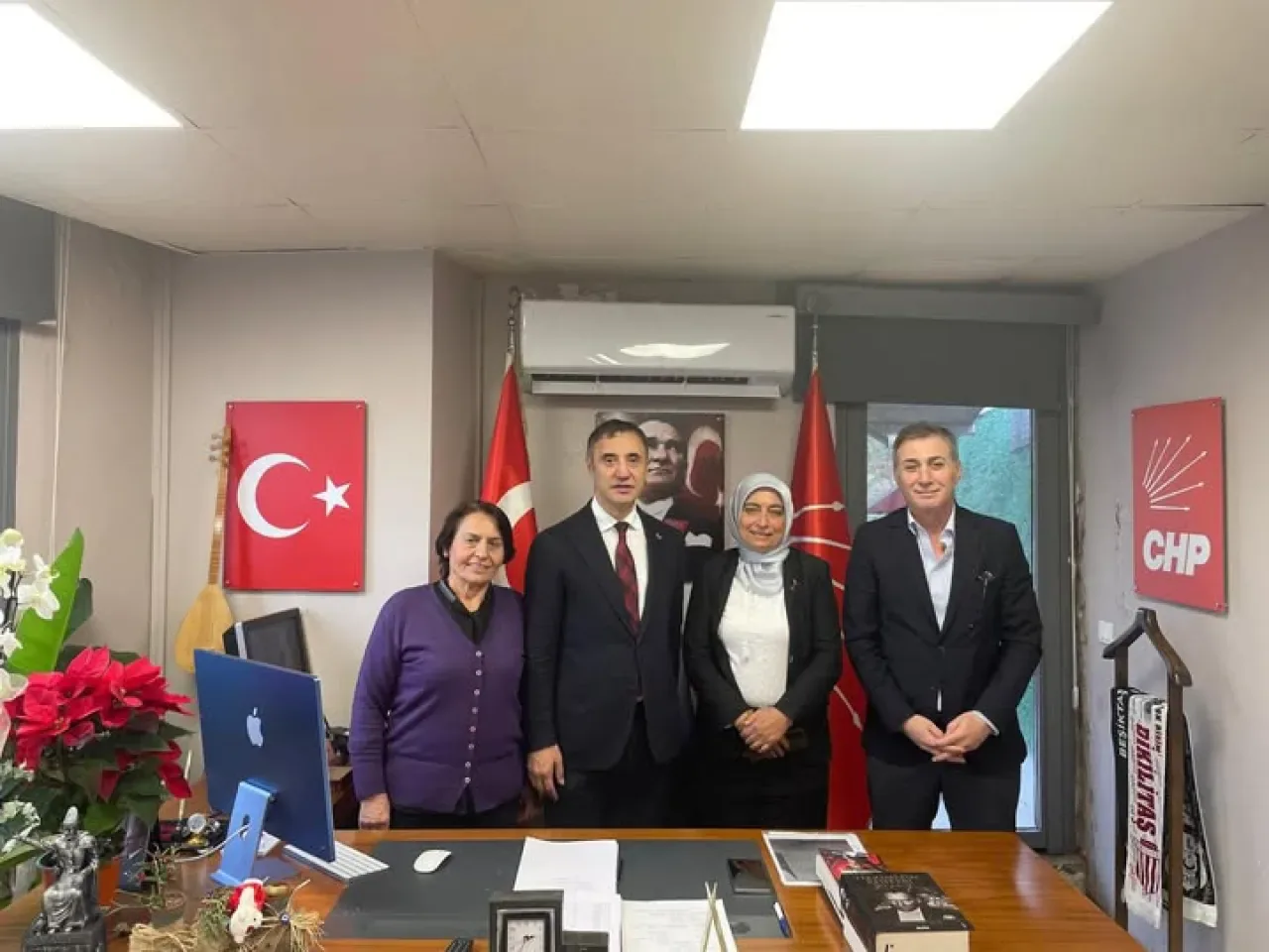 CHP Beşiktaş İlçe Başkanlığı'nda Nöbet ve Çalışmalar CHP Beşiktaş İlçe Başkanlığı'nda Nöbet ve Çalışmalar