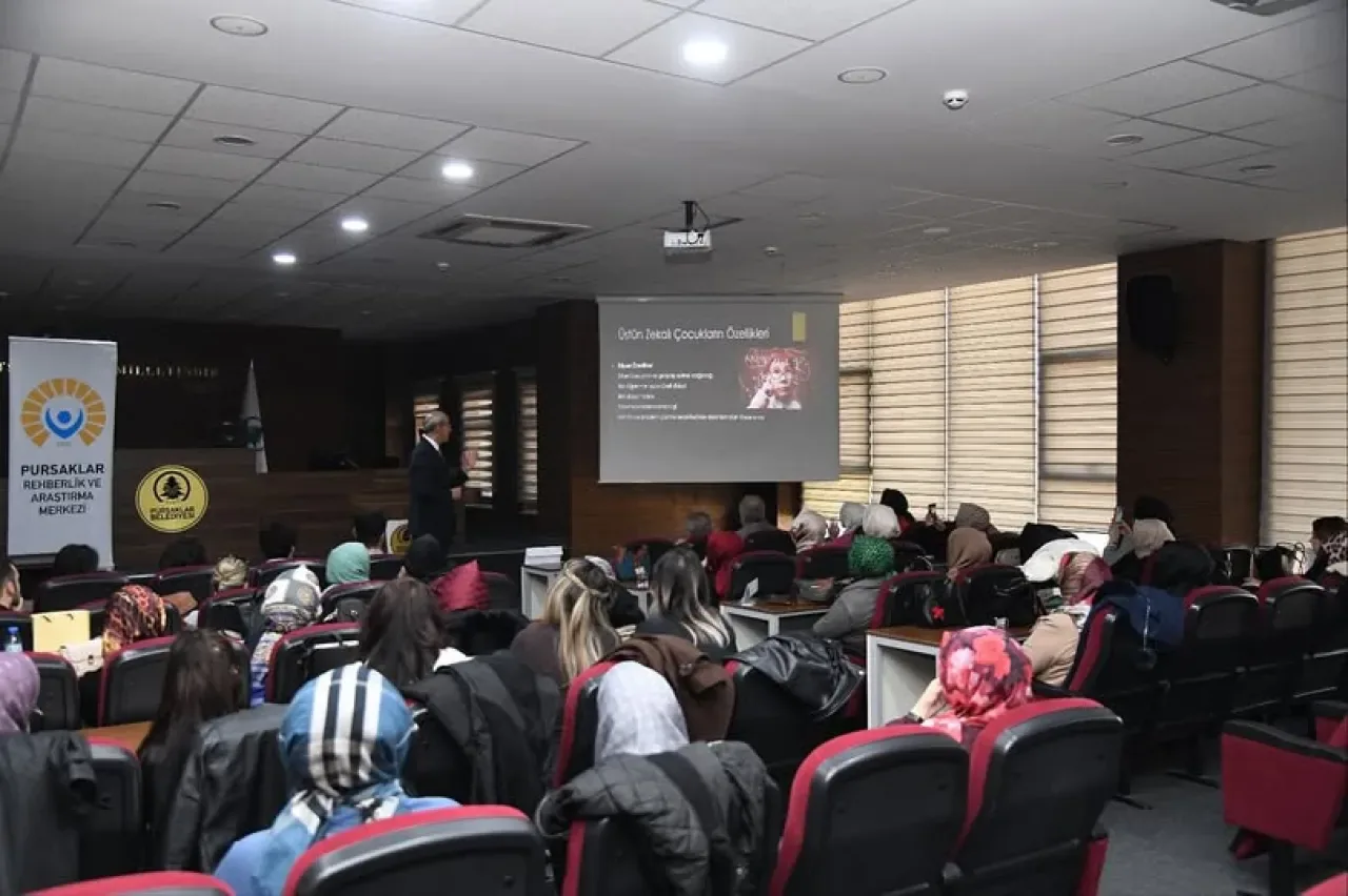 Pursaklar'da Özel Eğitim Semineri: Öğretmenlere Yönelik Eğitim Modelleri Anlatıldı Pursaklar'da Özel Eğitim Semineri: Öğretmenlere Yönelik Eğitim Modelleri Anlatıldı