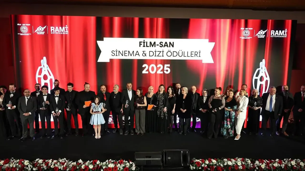 İstanbul Sultangazi'de Sinema Dolu Gece: 2025 Sinema Film Ödül Töreni Gerçekleşti İstanbul Sultangazi'de Sinema Dolu Gece: 2025 Sinema Film Ödül Töreni Gerçekleşti