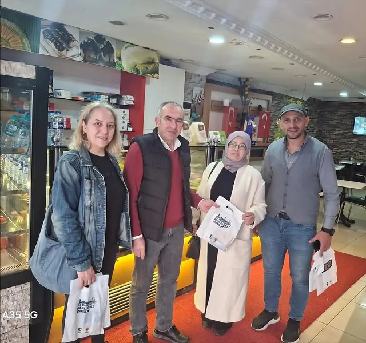 AK Parti Kağıthane İlçe Teşkilatı Dünya Komşular Günü'nde Anlamlı Ziyaretler Gerçekleştirdi AK Parti Kağıthane İlçe Teşkilatı Dünya Komşular Günü'nde Anlamlı Ziyaretler Gerçekleştirdi