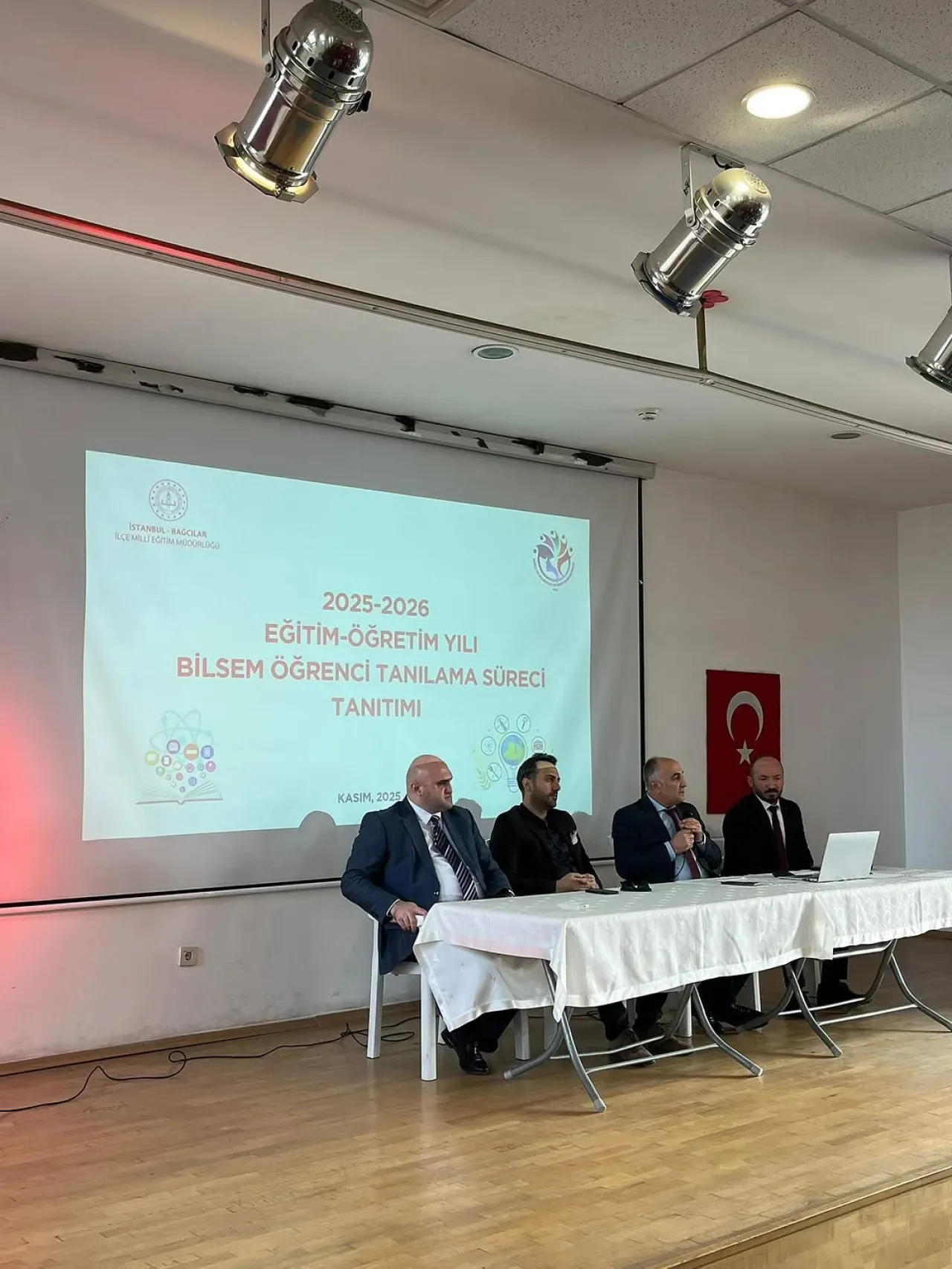 Bağcılar'da BİLSEM Öğrenci Tanılama Süreci Bilgilendirme Toplantısı Yapıldı Bağcılar'da BİLSEM Öğrenci Tanılama Süreci Bilgilendirme Toplantısı Yapıldı