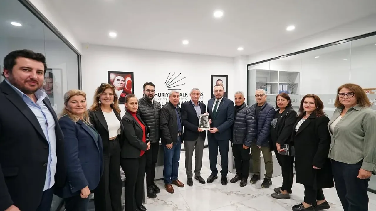 Kartal CHP İlçe Başkanlığı'nda Dernek Temsilcileriyle Buluşma Kartal CHP İlçe Başkanlığı'nda Dernek Temsilcileriyle Buluşma