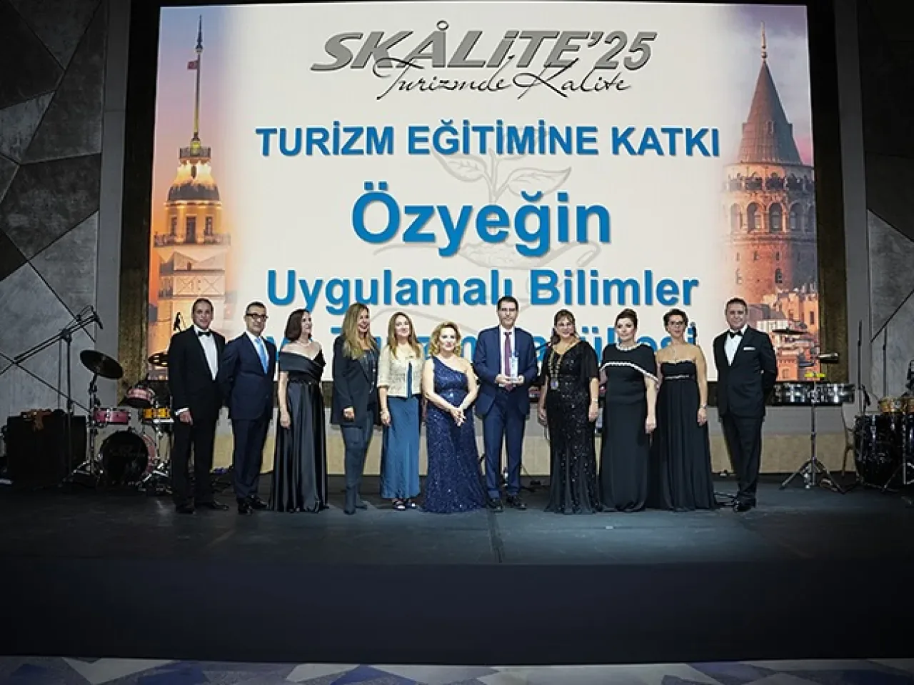 Özyeğin Üniversitesi'ne Turizm Eğitimine Katkı Ödülü Özyeğin Üniversitesi'ne Turizm Eğitimine Katkı Ödülü