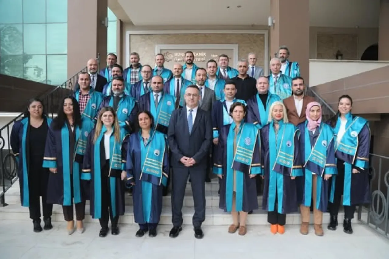 Bursa Teknik Üniversitesi'nde Görevde Yükselen Akademisyenler İçin Cüppe Töreni Bursa Teknik Üniversitesi'nde Görevde Yükselen Akademisyenler İçin Cüppe Töreni