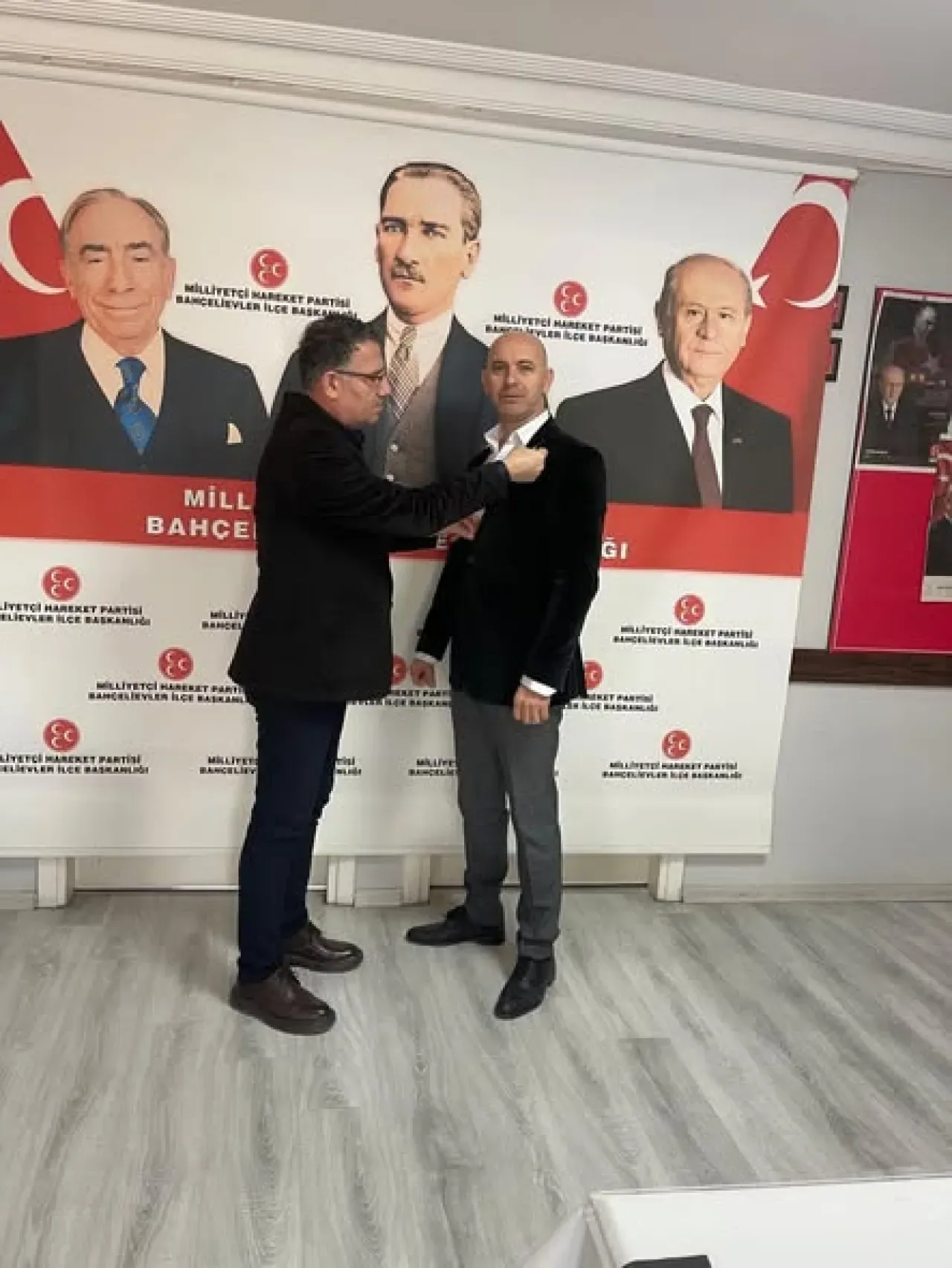 MHP Bahçelievler Teşkilatı'na Yeni Üye Katılımı MHP Bahçelievler Teşkilatı'na Yeni Üye Katılımı
