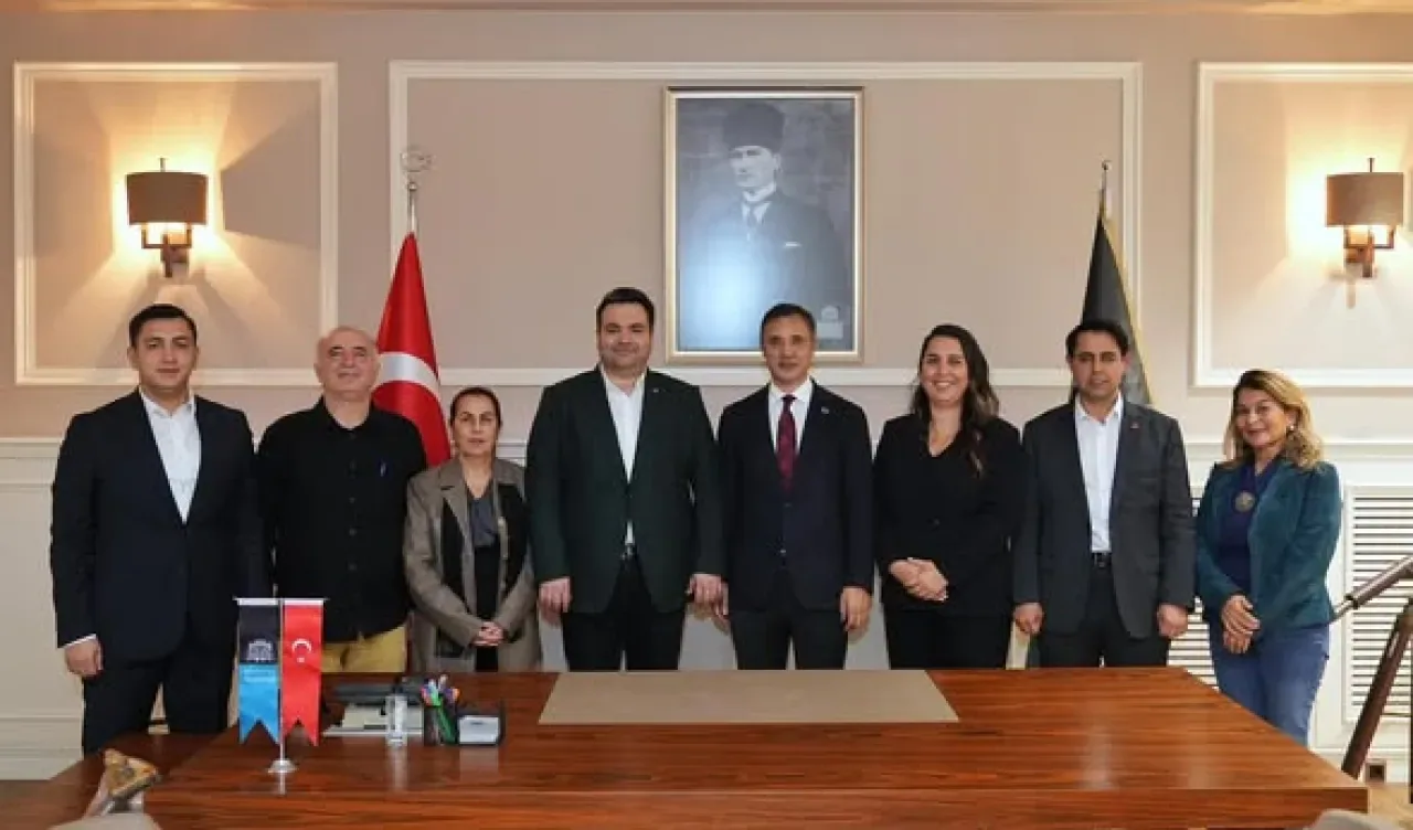 CHP Beşiktaş İlçe Başkanı Mehmet Arslan, Belediye Başkan Vekili Rasim Şişman'ı Ziyaret Etti CHP Beşiktaş İlçe Başkanı Mehmet Arslan, Belediye Başkan Vekili Rasim Şişman'ı Ziyaret Etti