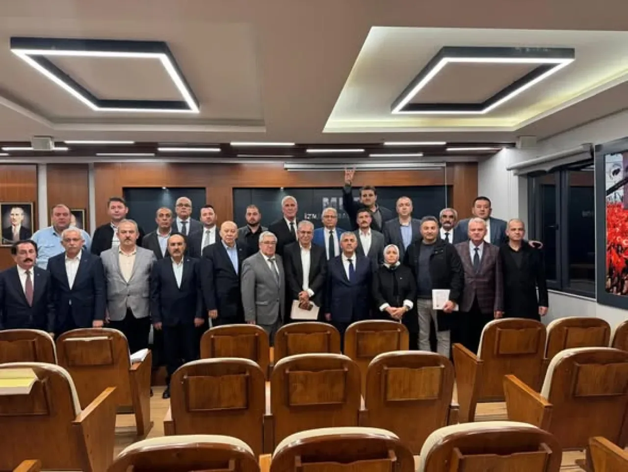 MHP İzmir'den "Hayırlı Günler Komşum" Projesi İstişaresi MHP İzmir'den "Hayırlı Günler Komşum" Projesi İstişaresi
