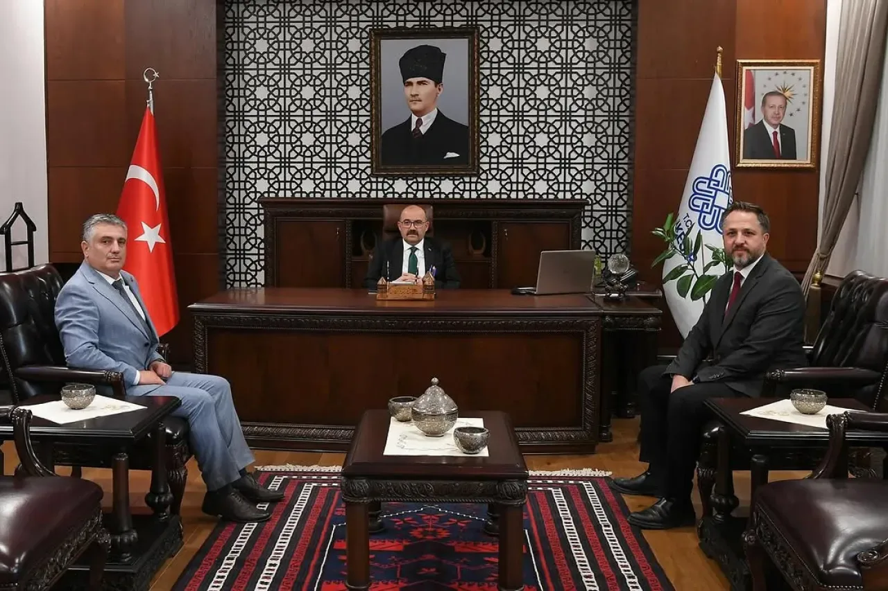 Balıkesir Valisi Ustaoğlu, Bursa Rölöve ve Anıtlar Müdürlüğü Yetkililerini Ağırladı Balıkesir Valisi Ustaoğlu, Bursa Rölöve ve Anıtlar Müdürlüğü Yetkililerini Ağırladı