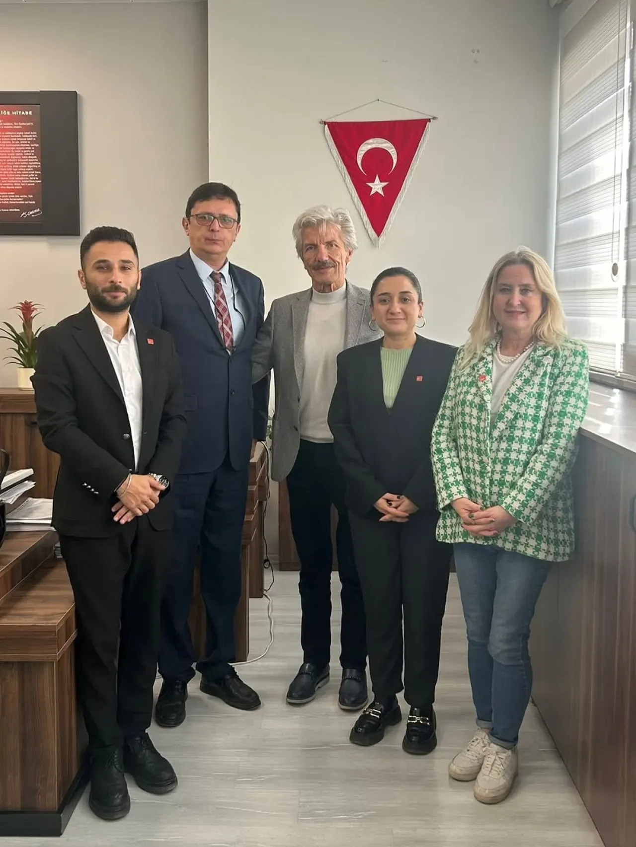 CHP'li Yılmazcan, Göreve Başladığı Güngören'de Okul Ziyaretlerini Sürdürüyor CHP'li Yılmazcan, Göreve Başladığı Güngören'de Okul Ziyaretlerini Sürdürüyor