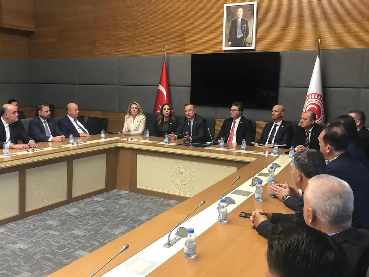 CHP'li Zeybek, Tekirdağ Heyetiyle TBMM'de Yol Haritasını Değerlendirdi CHP'li Zeybek, Tekirdağ Heyetiyle TBMM'de Yol Haritasını Değerlendirdi