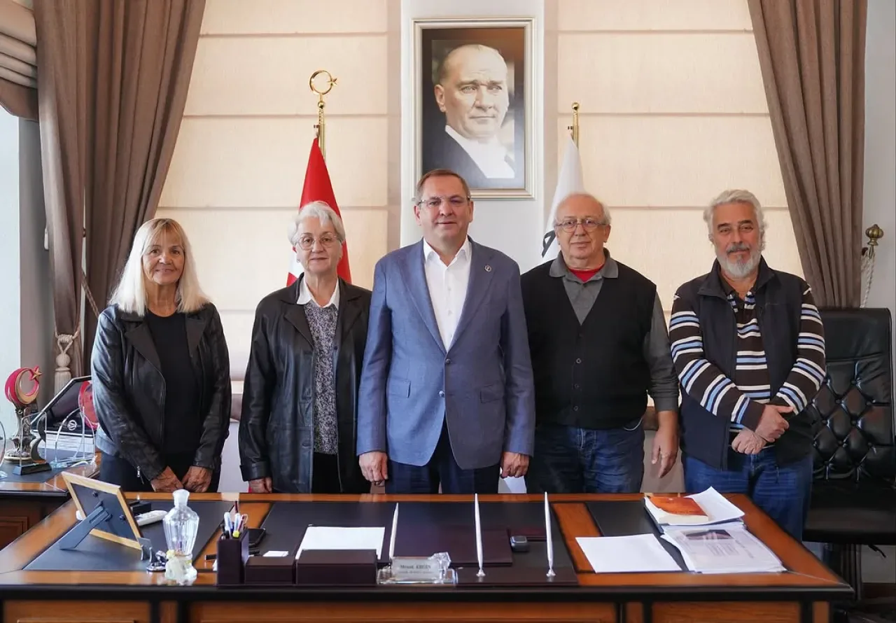 Ayvalık Belediyesi'nde Kültür Sanat Ziyareti Ayvalık Belediyesi'nde Kültür Sanat Ziyareti