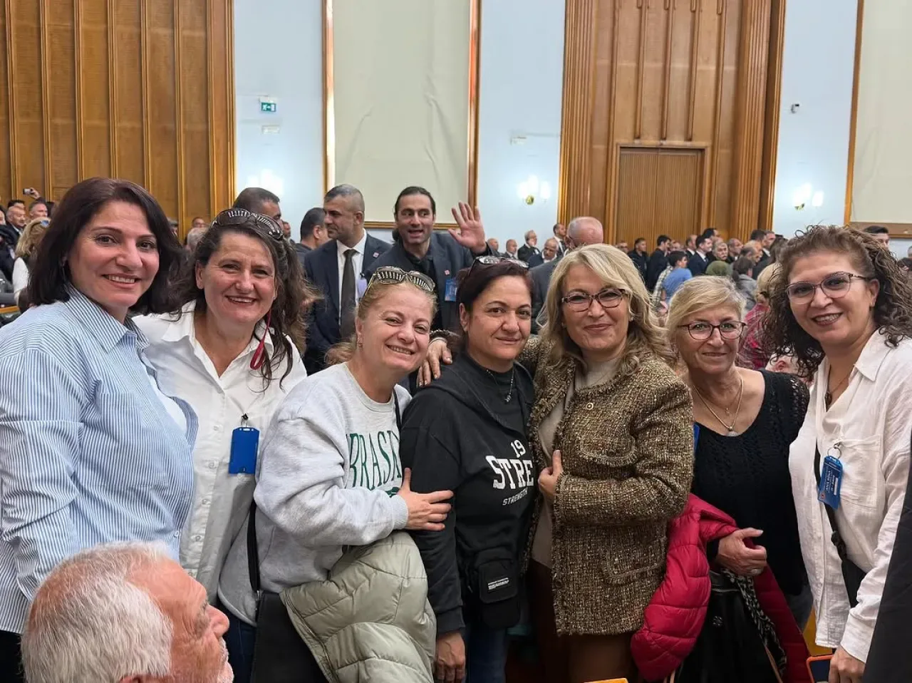 İYİ Parti Milletvekili, Sağırlar Derneği Üyeleri ile TBMM'de İYİ Parti Milletvekili, Sağırlar Derneği Üyeleri ile TBMM'de