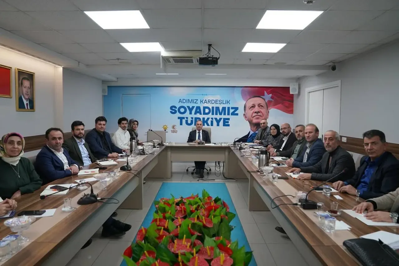 AK Parti Ümraniye İlçe Başkanlığı'nda Haftalık Olağan Toplantı AK Parti Ümraniye İlçe Başkanlığı'nda Haftalık Olağan Toplantı