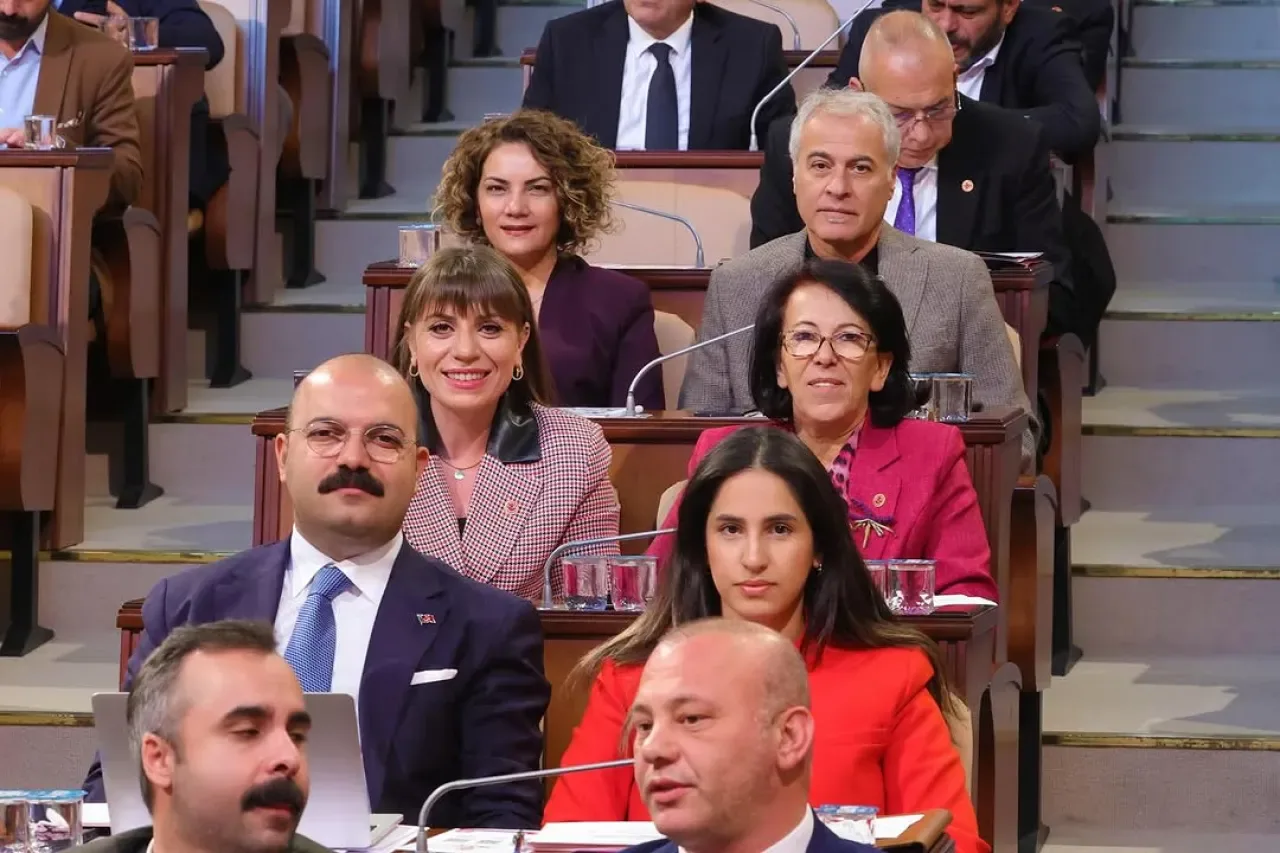 İBB Meclisi'nde İETT Bütçesi Görüşmeleri Devam Ediyor İBB Meclisi'nde İETT Bütçesi Görüşmeleri Devam Ediyor