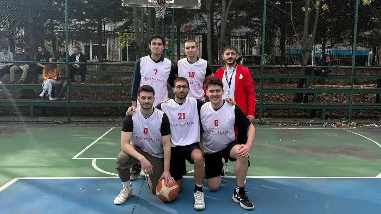 Bezmialem Vakıf Üniversitesi'nde 3X3 Basketbol Turnuvası Yarı Final Heyecanı Bezmialem Vakıf Üniversitesi'nde 3X3 Basketbol Turnuvası Yarı Final Heyecanı