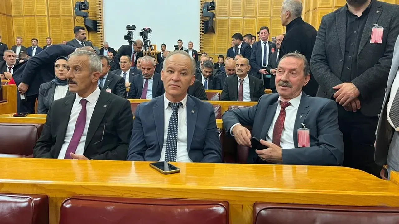 MHP Balıkesir İl Teşkilatı, Milletvekili Ekrem Gökay Yüksel'i Ziyaret Etti MHP Balıkesir İl Teşkilatı, Milletvekili Ekrem Gökay Yüksel'i Ziyaret Etti