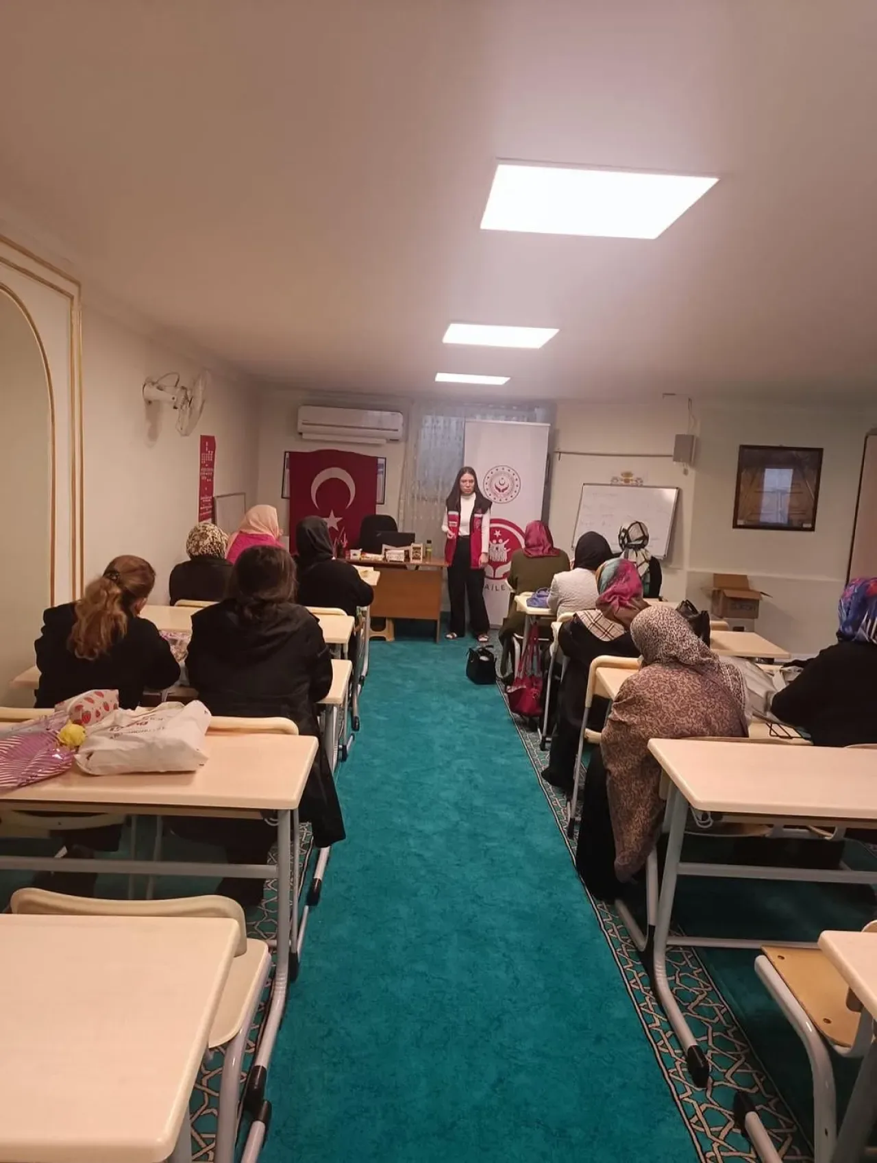 Bakırköy'de Aile İçi İletişim Semineri Düzenlendi Bakırköy'de Aile İçi İletişim Semineri Düzenlendi