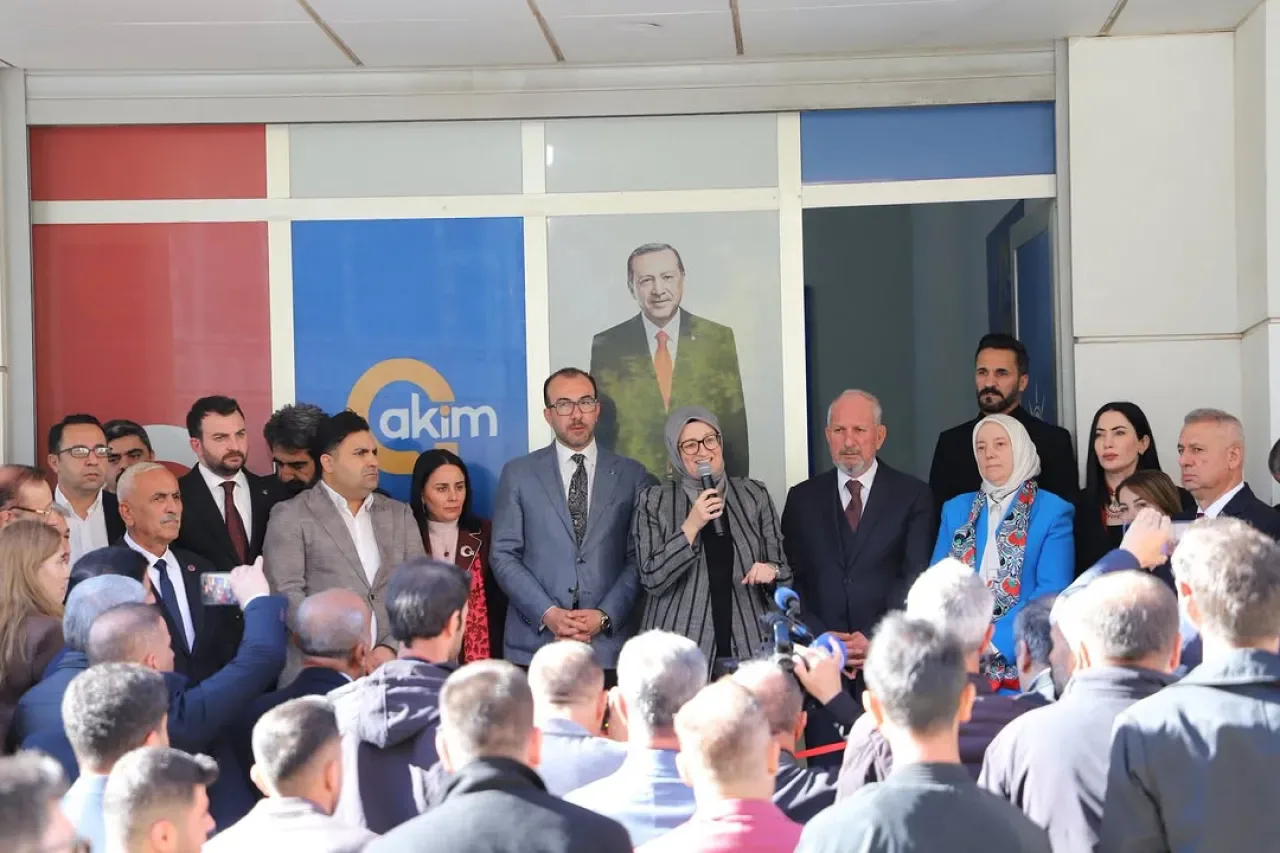 AK Parti Şırnak'ta Yeni İletişim Merkezi Açılışı ve Teşkilat Buluşması AK Parti Şırnak'ta Yeni İletişim Merkezi Açılışı ve Teşkilat Buluşması