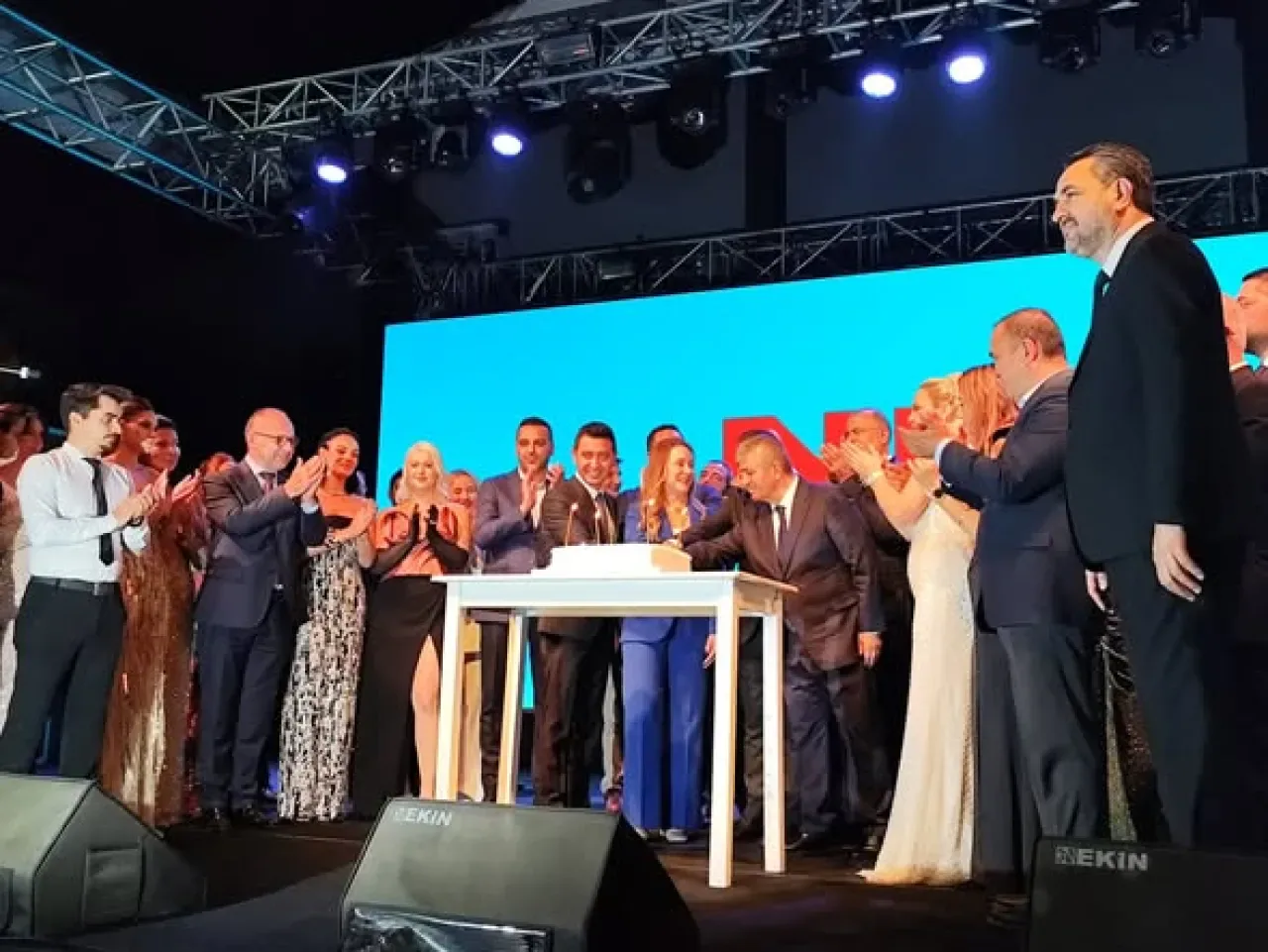 MHP İzmir İl Başkanı Veysel Şahin, Neo TV'nin Ulusal Yayın Gecesine Katıldı MHP İzmir İl Başkanı Veysel Şahin, Neo TV'nin Ulusal Yayın Gecesine Katıldı