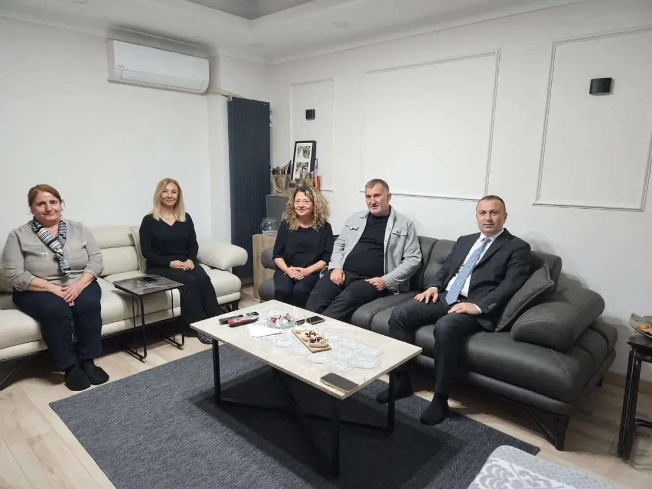 MHP'den Bakırköy'de Aile Ziyare MHP'den Bakırköy'de Aile Ziyare