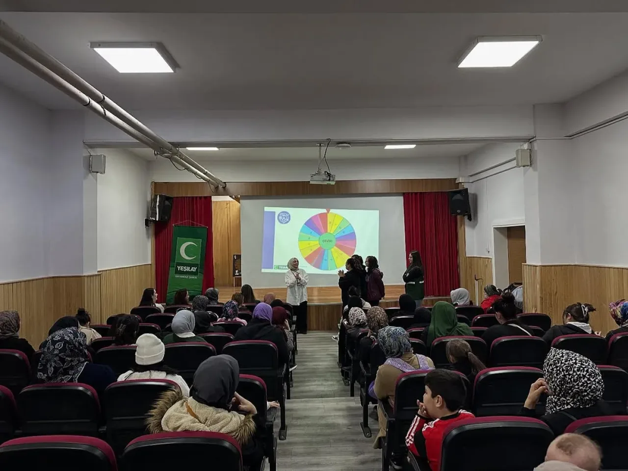Yeşilay Sultangazi, Velilere Teknoloji Bağımlılığı Eğitimi Verdi Yeşilay Sultangazi, Velilere Teknoloji Bağımlılığı Eğitimi Verdi
