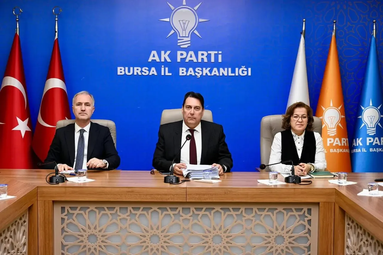 Bursa'da AK Parti, Kasım Ayı Meclis Toplantısı Öncesi Grup Toplantısı Gerçekleştirdi Bursa'da AK Parti, Kasım Ayı Meclis Toplantısı Öncesi Grup Toplantısı Gerçekleştirdi