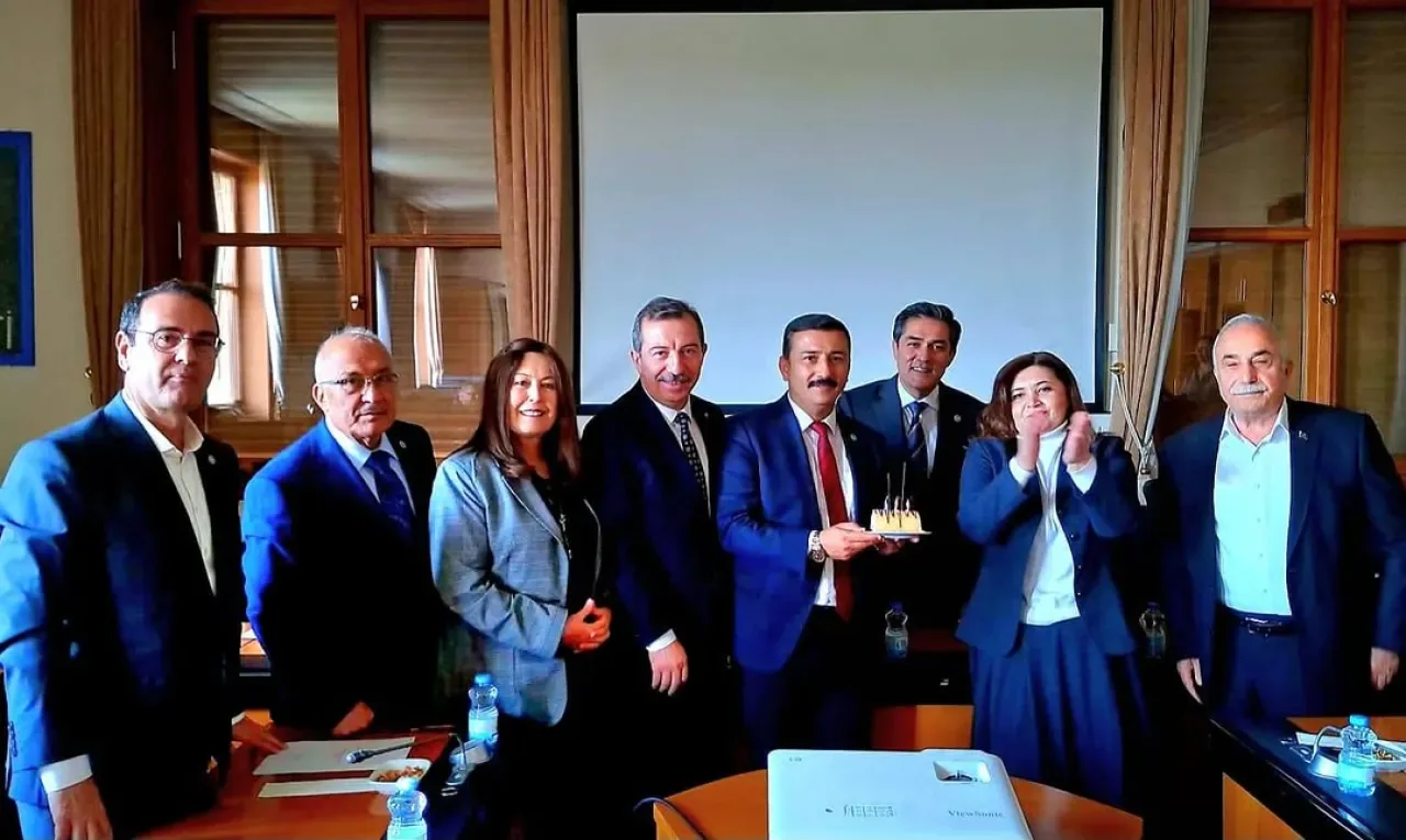 Yüksel Selçuk Türkoğlu'nun Pastasız Doğum Günü Mesajı Yüksel Selçuk Türkoğlu'nun Pastasız Doğum Günü Mesajı