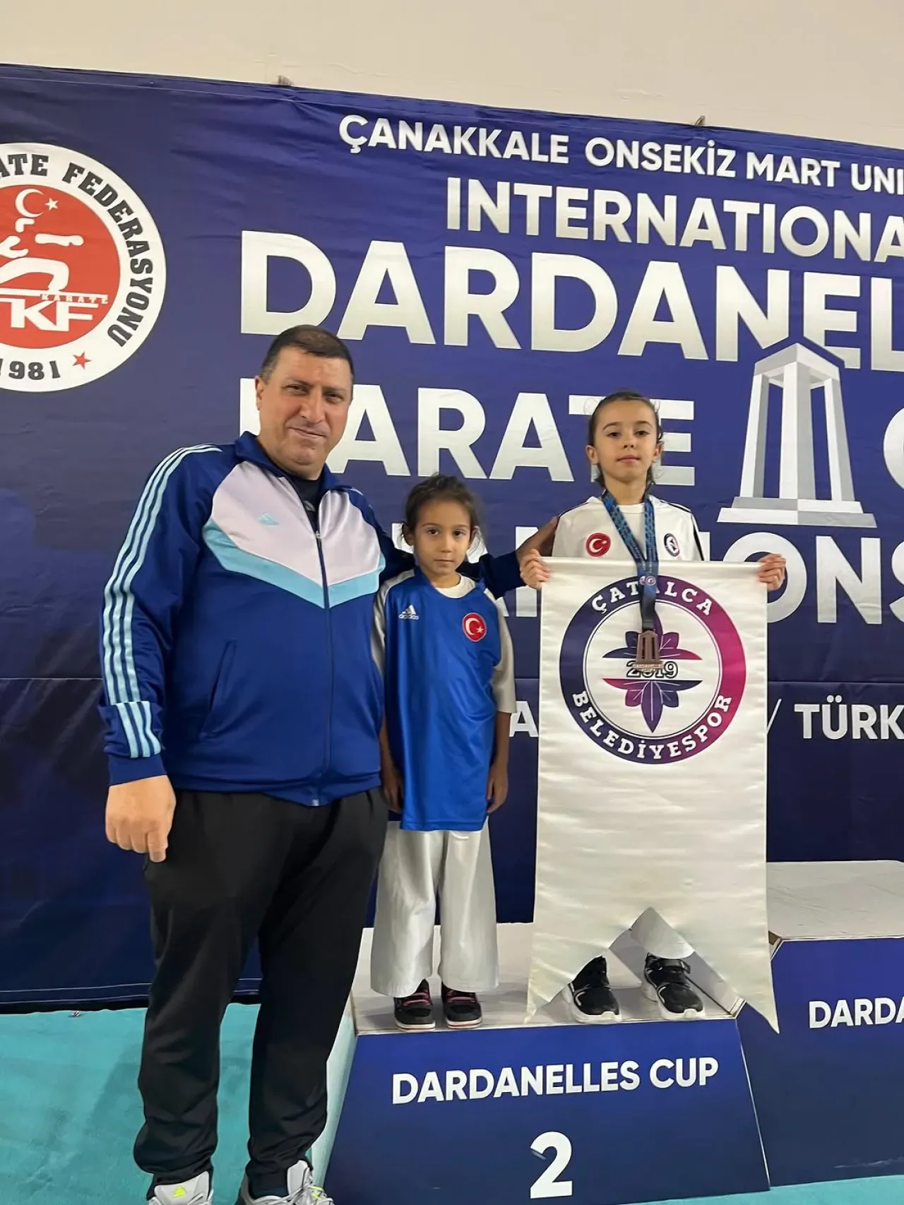 Çatalcalı Minik Karateciler Çanakkale'de Bronz Madalya Kazandı Çatalcalı Minik Karateciler Çanakkale'de Bronz Madalya Kazandı
