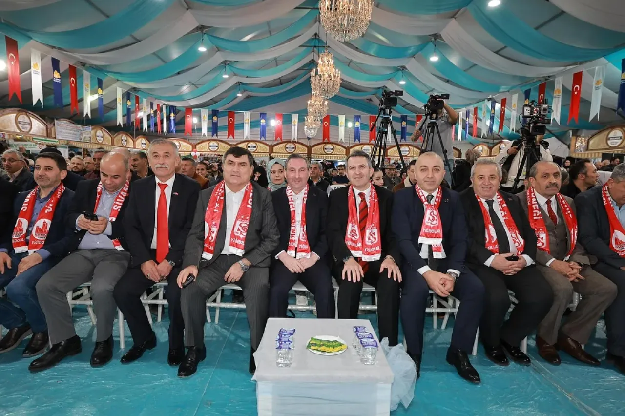 Sultanbeyli'de Sivaslı Hemşehrilerle Anlamlı Buluşma Sultanbeyli'de Sivaslı Hemşehrilerle Anlamlı Buluşma