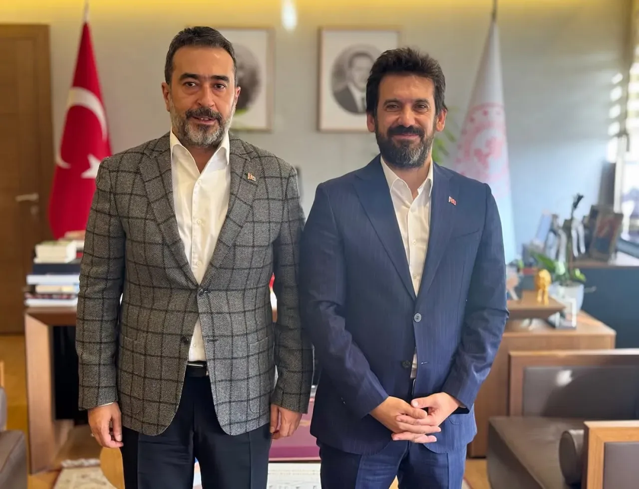 AK Parti Ankara İl Başkanı Hakan Hanözcan, Bakan Yardımcısı Batuhan Mumcu'yu Ziyaret Etti AK Parti Ankara İl Başkanı Hakan Hanözcan, Bakan Yardımcısı Batuhan Mumcu'yu Ziyaret Etti