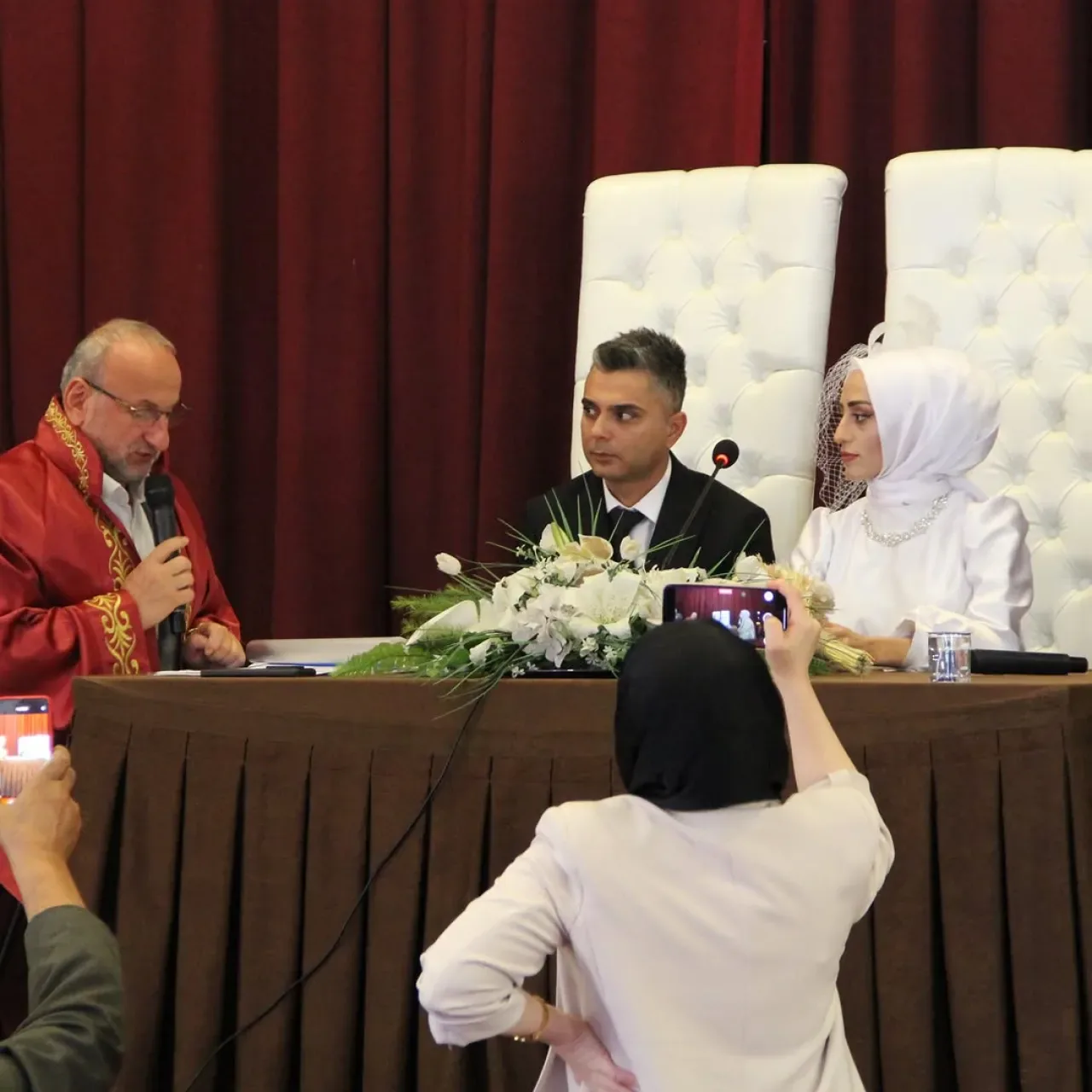 Bursa'da Osmangazi İlçe Müftülüğü'nde Samimi Nikah Töreni Bursa'da Osmangazi İlçe Müftülüğü'nde Samimi Nikah Töreni
