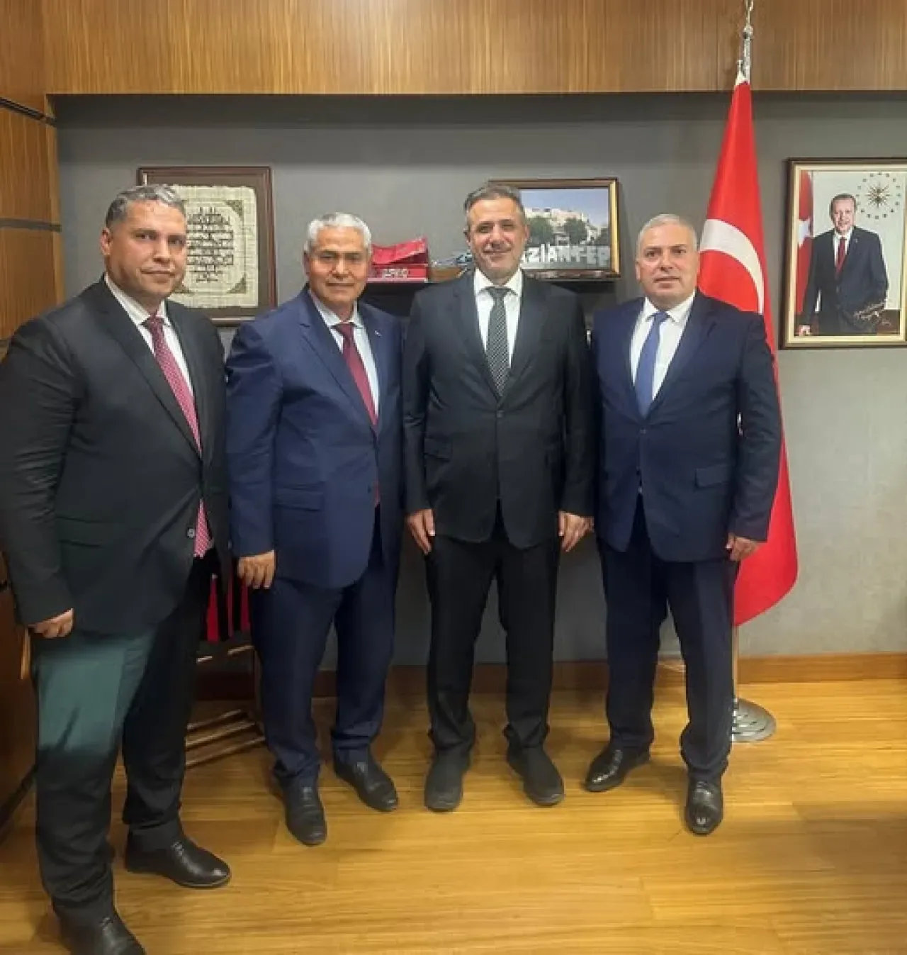 AK Parti Gaziantep Milletvekili'nden TBMM'de Önemli Ziyaret AK Parti Gaziantep Milletvekili'nden TBMM'de Önemli Ziyaret