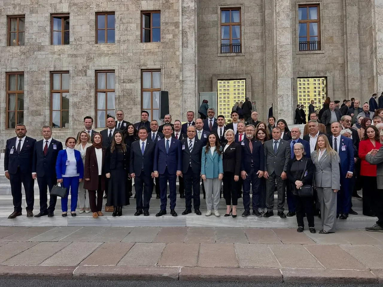 CHP'li Nurhayat Altaca Kayışoğlu, Bursa'daki Parti İlçe Yönetimini TBMM'de Ağırladı CHP'li Nurhayat Altaca Kayışoğlu, Bursa'daki Parti İlçe Yönetimini TBMM'de Ağırladı